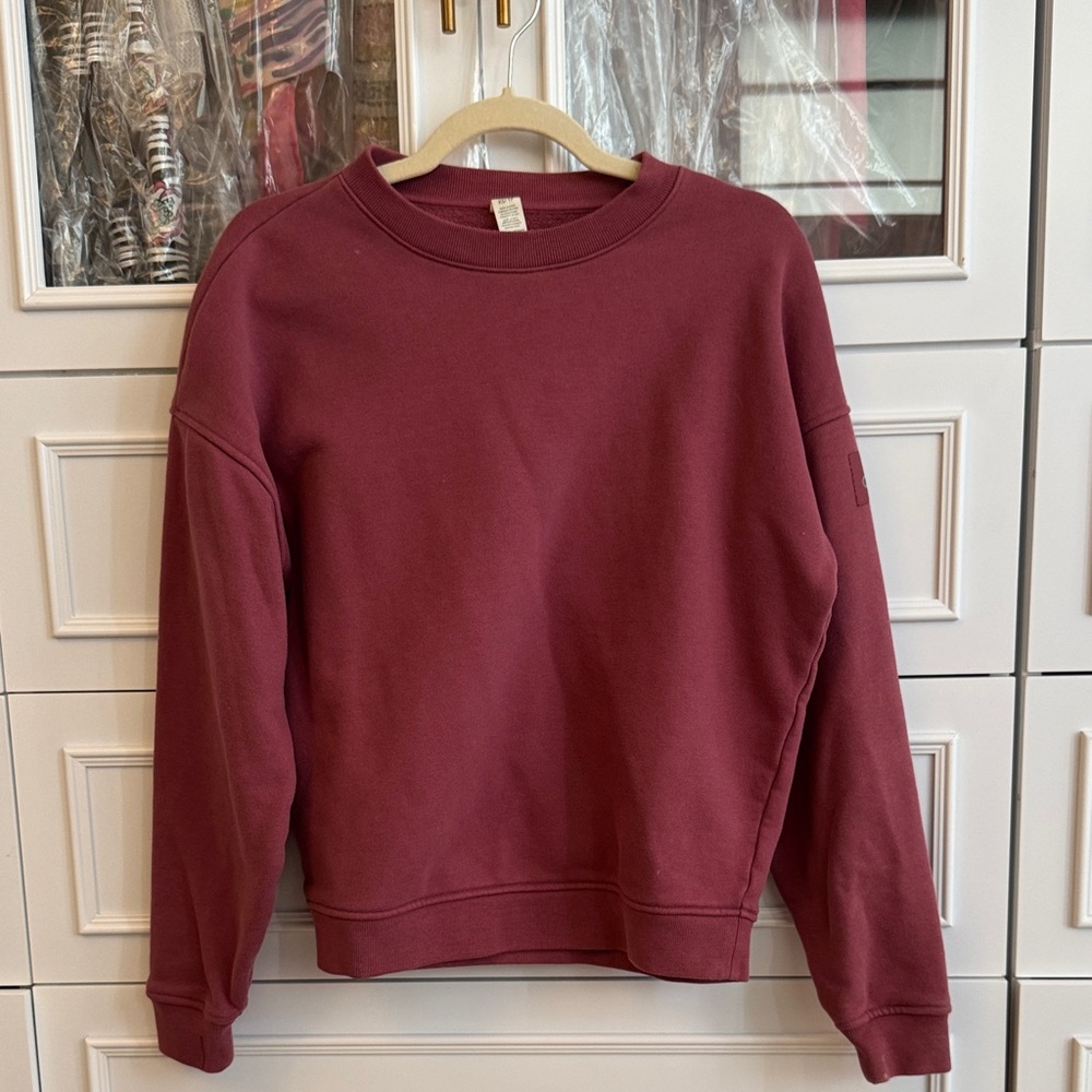 ALO Yoga Men's Maroon Crewneck Sweater